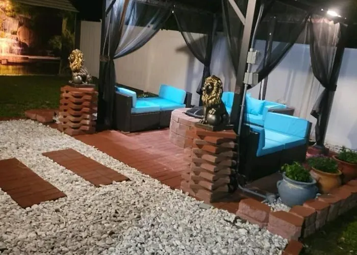 Cozy Oak Street Luxury Stay